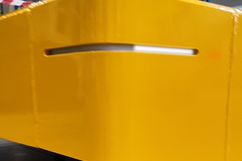 Luci dinamiche del pianale AGV ITALCARRELLI per movimentazione automatizzata in stabilimento industriale