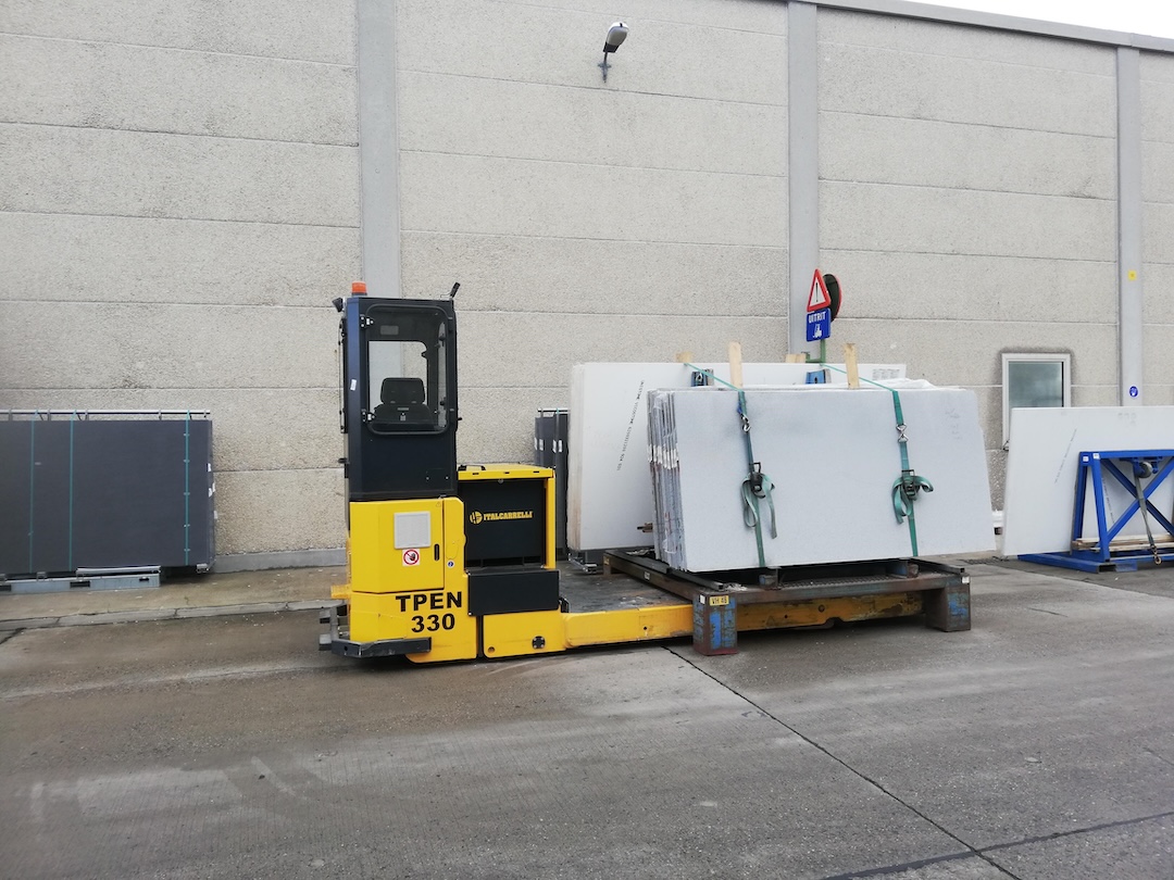 self-propelled transporters with operator