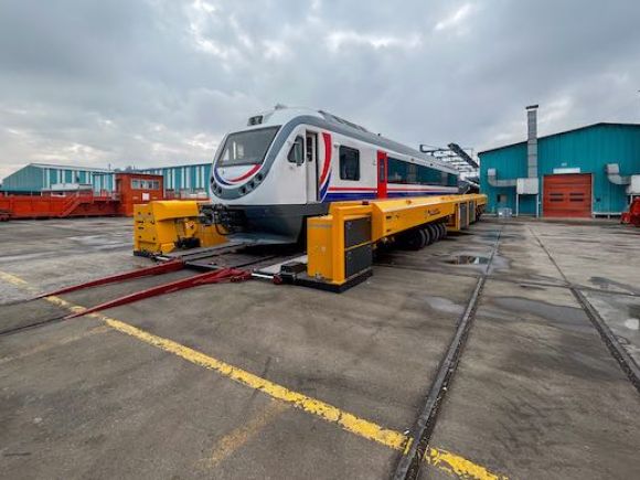 Sistema trasbordatore ITALCARRELLI per movimentazione carrelli ferroviari tra binari