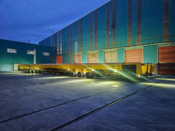 Trasbordatore ferroviario per spostamento carrelli tra binari.