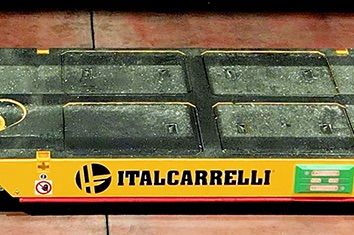 Piano di carico del pianale AGV per movimentazione automatica di pallet e carichi industriali