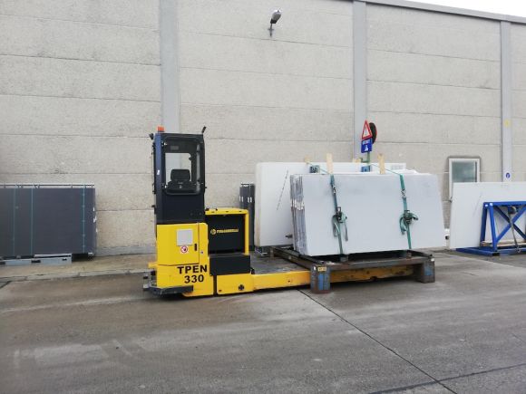 Trasportatore semovente con operatore a bordo per l'industria del marmo e del granito